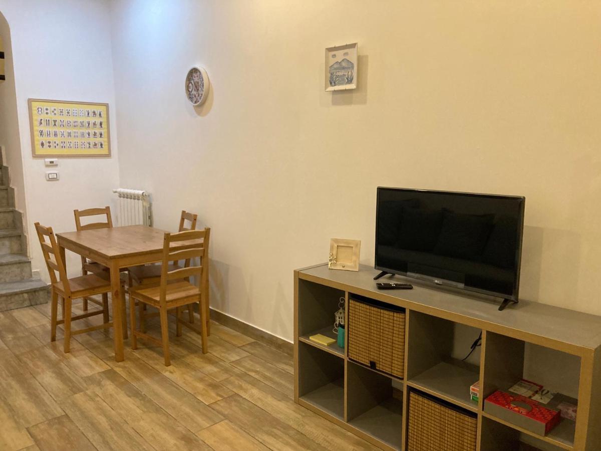 ナポリCasa Gaia A Due Passi Dal Duomoアパートメント エクステリア 写真