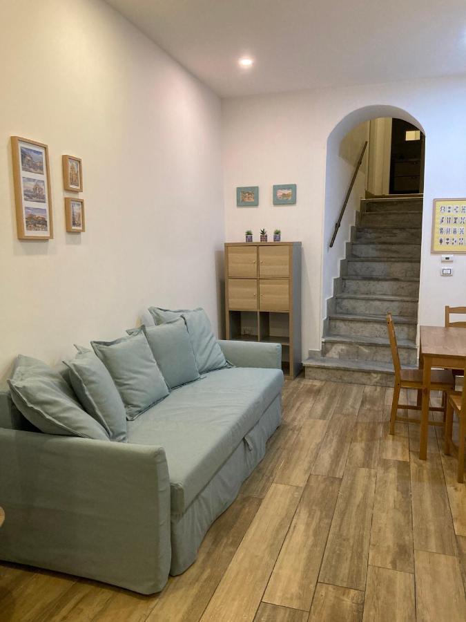 ナポリCasa Gaia A Due Passi Dal Duomoアパートメント エクステリア 写真