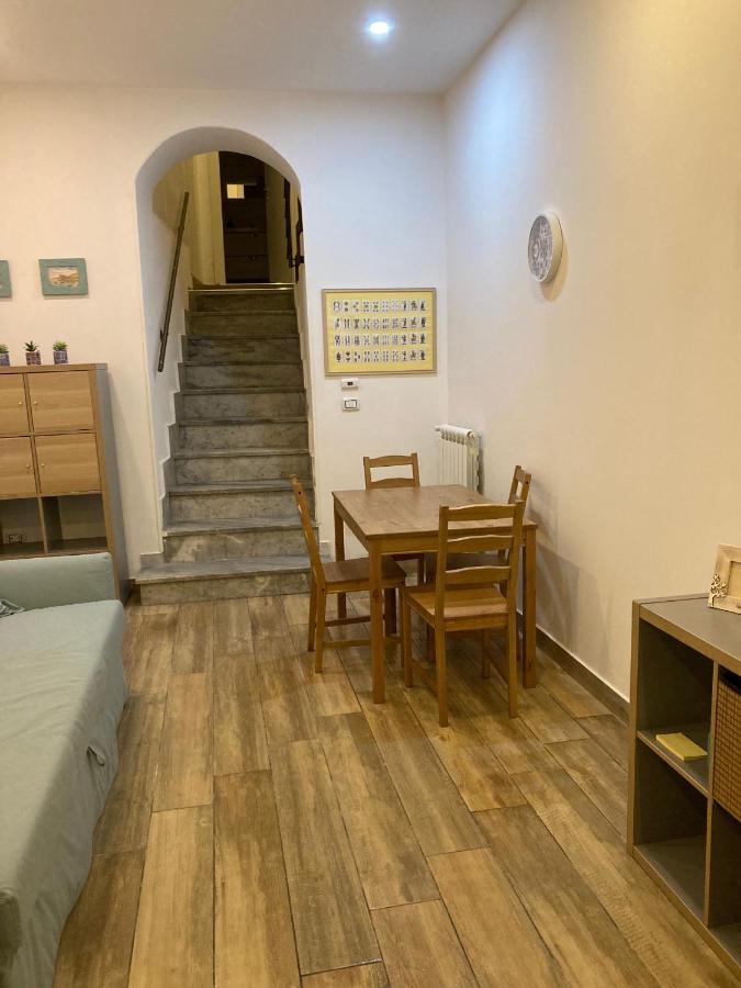 ナポリCasa Gaia A Due Passi Dal Duomoアパートメント エクステリア 写真